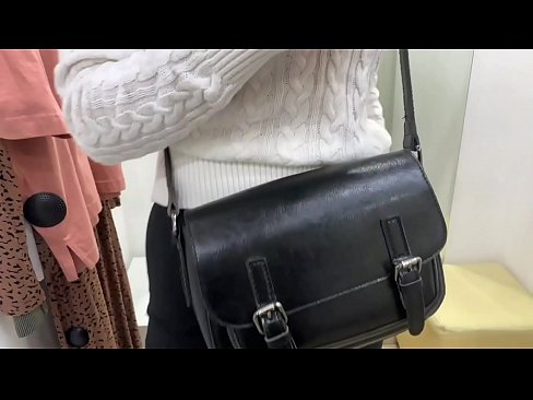 ❤️ Masturbación pública da nova cadela FeralBerry cun consolador no probatorio ️ Vídeo anal a nós gl.yespornpics-com.ru ❤